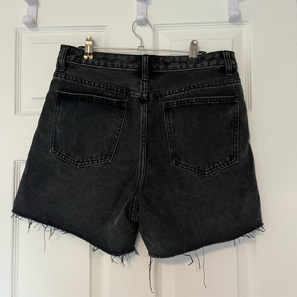 Revolve black denim shorts - Picture 2 of 4